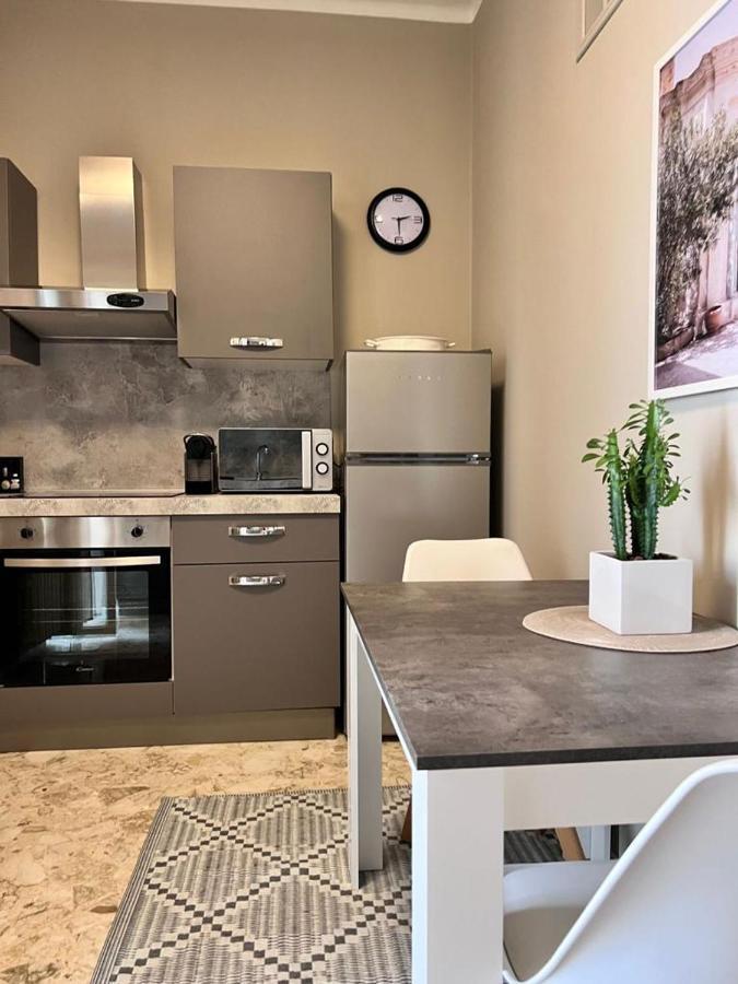 Visconti 90 Apartment Бари Екстериор снимка